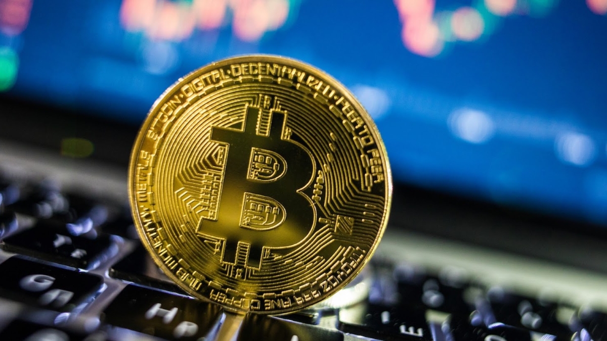 Bitcoin Hits 2-Month Low as Fed Chair Rumors Spook Investors